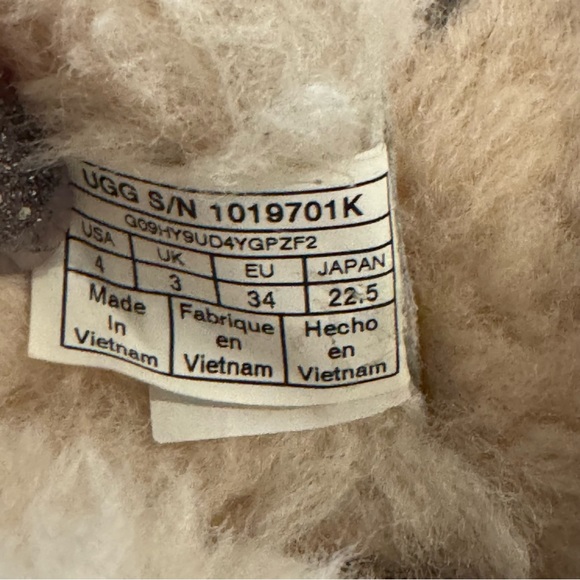 Girls Uggs Gita Silver Metallic boots - Picture 10 of 11